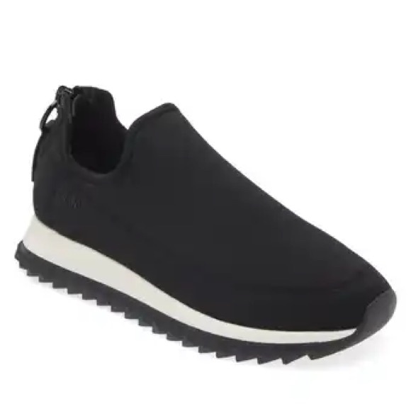 DKNY • Jadyn Slip-On Sneakers • Women’s 6 in Black - Picture 1 of 4
